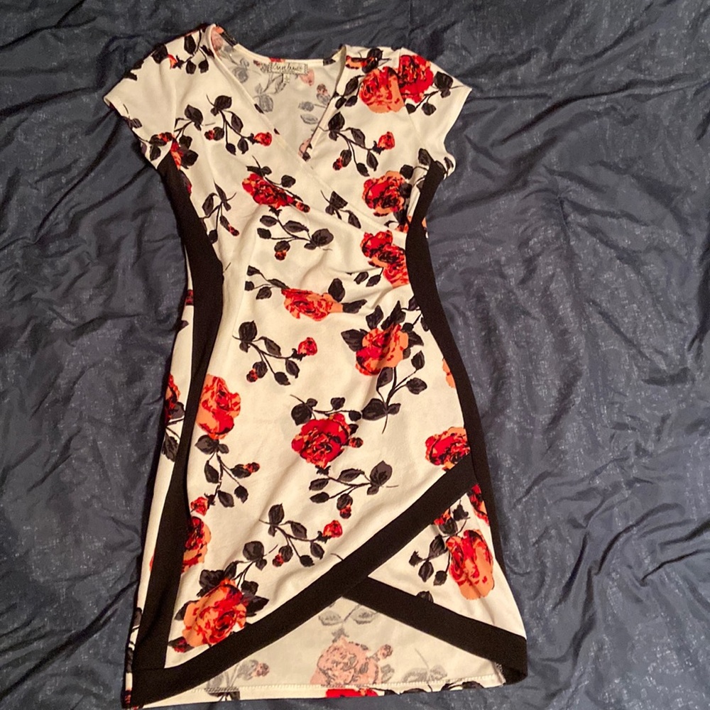 Floral body con dress. Juniors size L. Crave fame by Almost Famous brand.